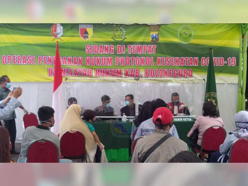 Aparat di Bojonegoro Gelar Sidang di Tempat, bagi Pelanggar Protokol Kesehatan Covid-19