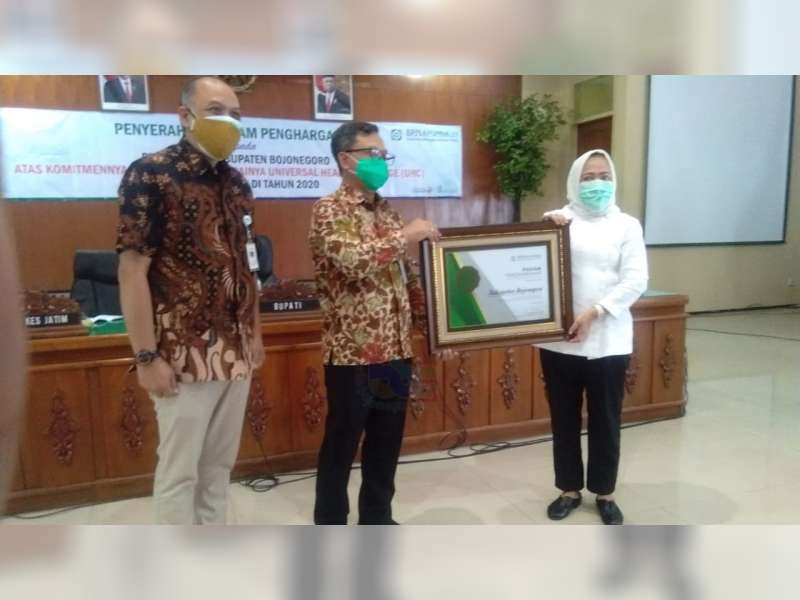 Kabupaten Bojonegoro Terima Penghargaan UHC dari BPJS Kesehatan