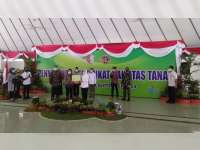 BPN Bojonegoro Secara Simbolis Serahkan 3.313 Sertifikat Hak Atas Tanah