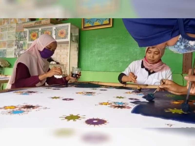 Hari Batik, Penyandang Disabilitas di Blora, Ciptakan Motif Batik Virus Corona