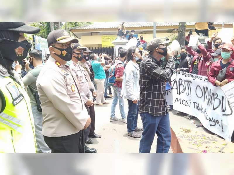 Aksi Unjuk Rasa, Tolak UU Omnibus Law Cipta Kerja di Bojonegoro Berjalan Tertib dan Damai