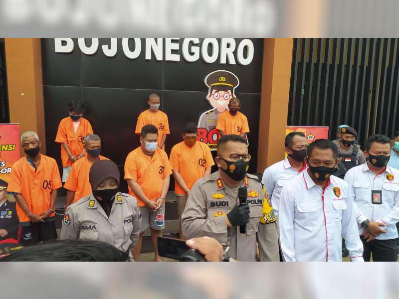 Polisi Bojonegoro Tangkap 2 Orang Tersangka Penipuan, Gadai Mobil Rental