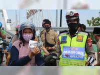 Peringati Hari Sumpah Pemuda, Sat Lantas Polres Bojonegoro Gelar Bakti Sosial