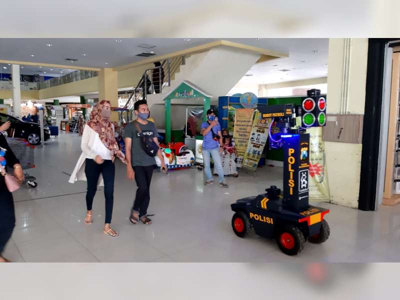 Operasi Zebra, Polantas Bojonegoro Terjunkan 'Bobota' Robot Pendeteksi Warga Tak Bermasker