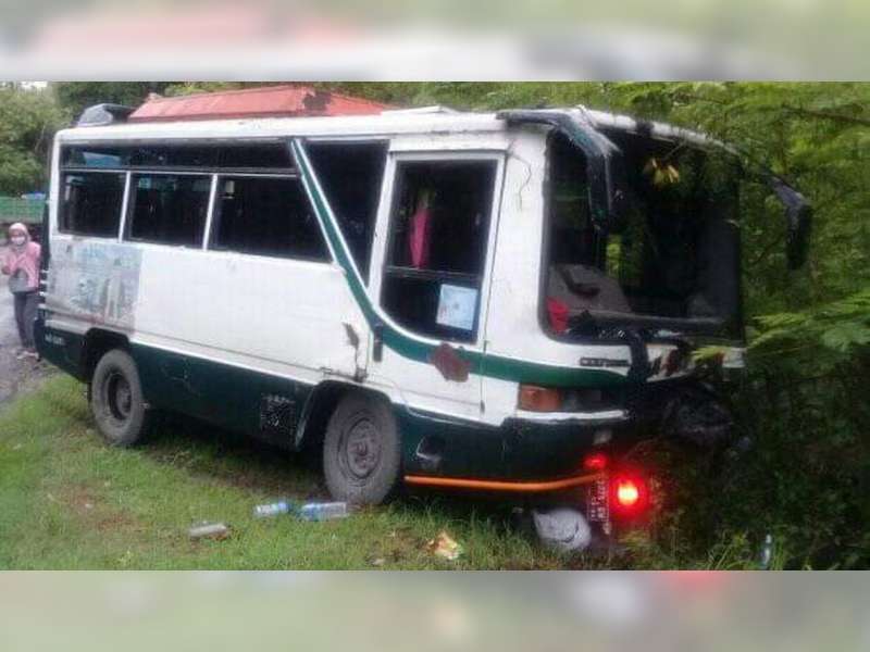 Hendak Mendahului, Motor Tabrak Minibus di Blora, Pengendara Motor Patah Kaki