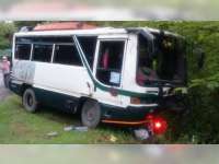 Hendak Mendahului, Motor Tabrak Minibus di Blora, Pengendara Motor Patah Kaki