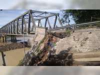 Tembok Jembatan Glendeng, Penghubung Tuban-Bojonegoro Retak, Aparat Lakukan Rekayasa Jalur