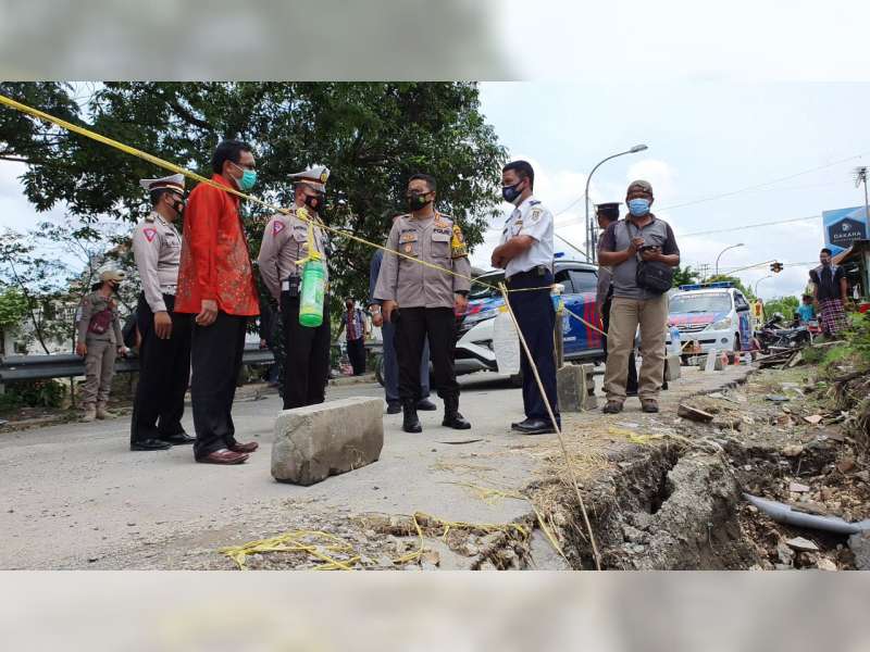 Kapolres Bojonegoro Tinjau Kondisi Jembatan Glendeng Yang Alami Kerusakan