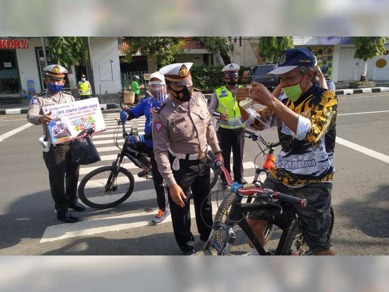 Operasi Zebra Candi 2020, Polres Blora Bagikan Face Shield dan Masker