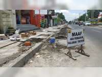 Pembangunan Saluran Air dan Trotoar di Bojonegoro Dikebut, Akhir Desember Ditargetkan Selesai