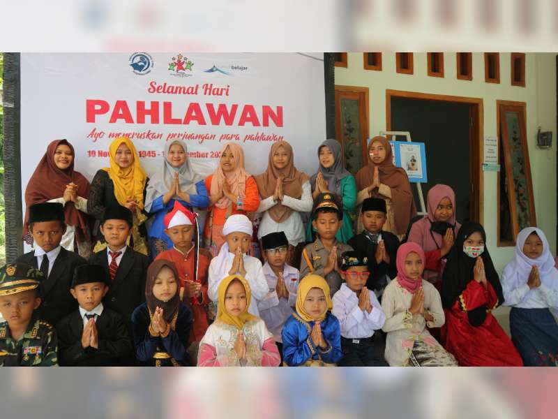 Hari Pahlawan, Siswa-Siswi Yayasan Kampung Ilmu Bojonegoro Berpakaian Tokoh Pahlawan