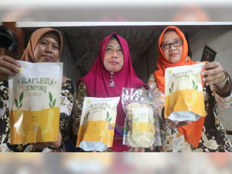 Produsen Emping Garut di Ngasem Bojonegoro, Tetap Berproduksi di Tengah Pandemi