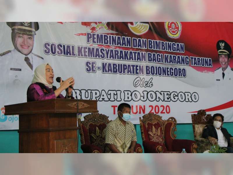 Bupati Anna Muawanah Beri Motivasi Karang Taruna Bojonegoro untuk Tingkatkan Kreativitas