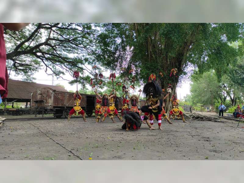 Terapkan Protokol Kesehatan, Tim Barongan Nara Singa Lodra Blora Tampil Memukau