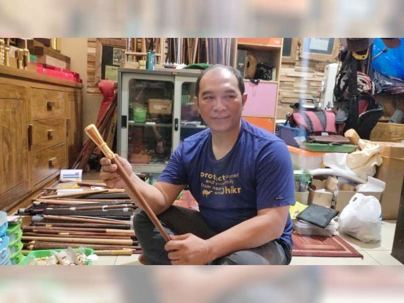 Perajin Tongkat Komando di Blora Tetap Produksi di Masa Pandemi, Omzet Capai Jutaan Rupiah