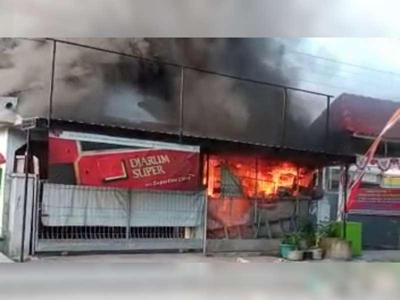 Diduga Akibat Korsleting Listrik, Ruko di Cepu Blora Terbakar, Kerugian Capai Rp 200 Juta