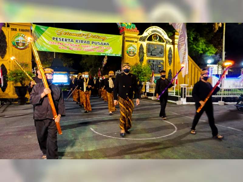 Prosesi 'Laku Bisu' Kirab Pusaka Kabupaten Blora Berlangsung Khidmat