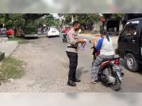 Tekan Penularan Covid-19, Petugas Gabungan di Kunduran Blora Bagikan Masker Gratis