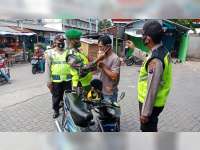 Petugas Gabungan di Sumberrejo Bojonegoro Gelar Operasi Yustisi Protokol Covid-19