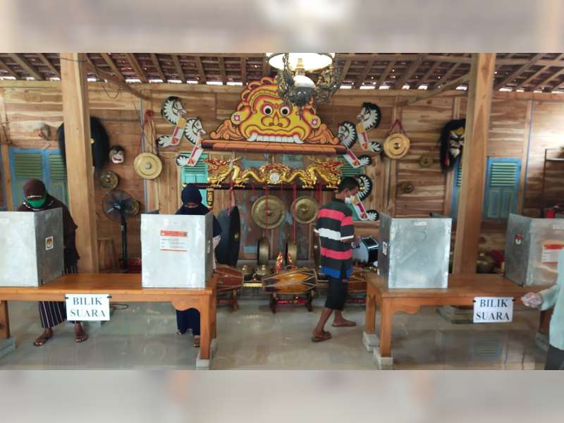 Tarik Minat Pemilih, TPS di Blora Didesain Dengan Seni Barongan dan Tabuhan Karawitan