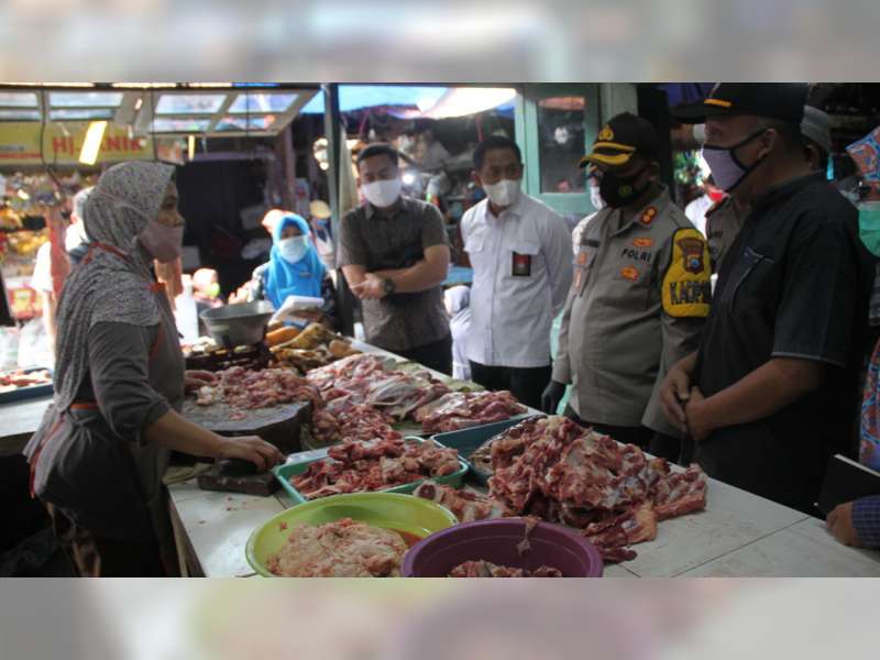 Kapolres Bojonegoro Sidak ke Pasar Tradisional, Cek Ketersedian dan Harga Kebutuhan Pokok