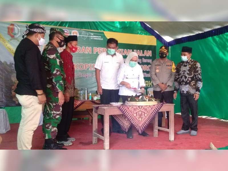 Warga Dusun Boti Kecamatan Tambakrejo Bojonegoro, Gelar Tasyakuran Peresmian Jalan