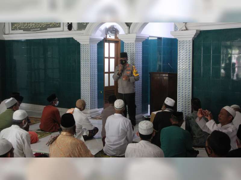 Safari Jumat, Kapolres Bojonegoro Imbau Jemaah Masjid Disiplin Protokol Kesehatan COVID-19