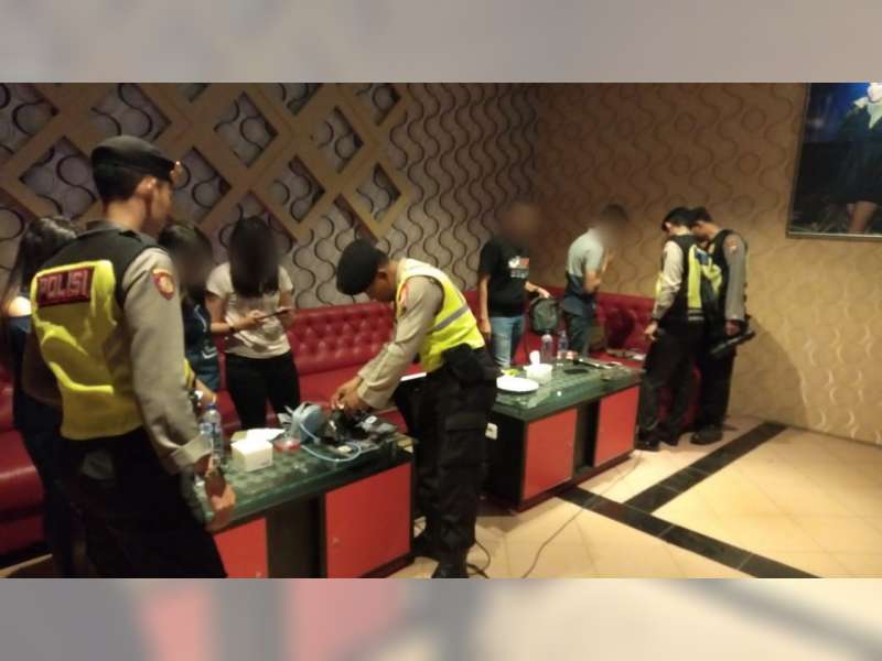 Kasus COVID-19 Meningkat Tajam, Usaha Jasa Hiburan di Bojonegoro Sementara Ditutup