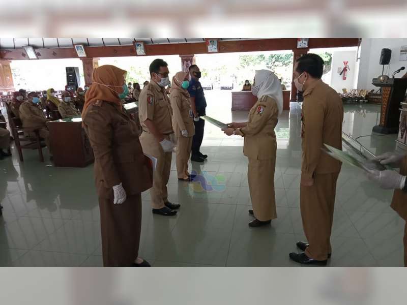 Bupati Serahkan SK Kenaikan Pangkat 1.124 ASN di Lingkungan Pemkab Bojonegoro