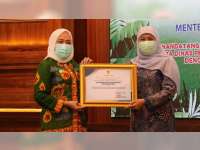 Berhasil Entaskan Desa Tertinggal, Pemkab Bojonegoro Terima Penghargaan dari Gubernur Jatim