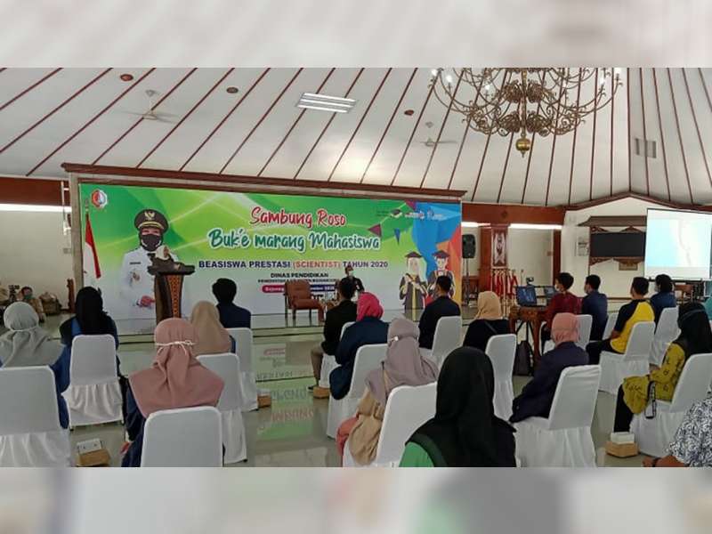 Bupati Anna Muawanah Bertemu Mahasiswa Bojonegoro Penerima Beasiswa Prestasi Scientist