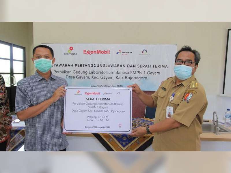 EMCL Serah Terimakan Laboratorium Bahasa SMP Negeri 1 Gayam, Bojonegoro
