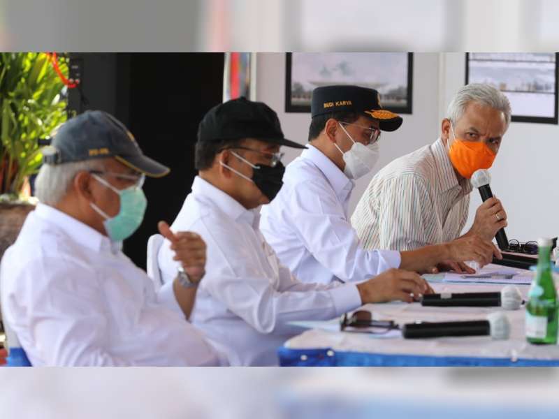 Pesawat Berhasil Mendarat dengan Mulus, Ganjar Pranowo Apresiasi Bandara Ngloram, Blora