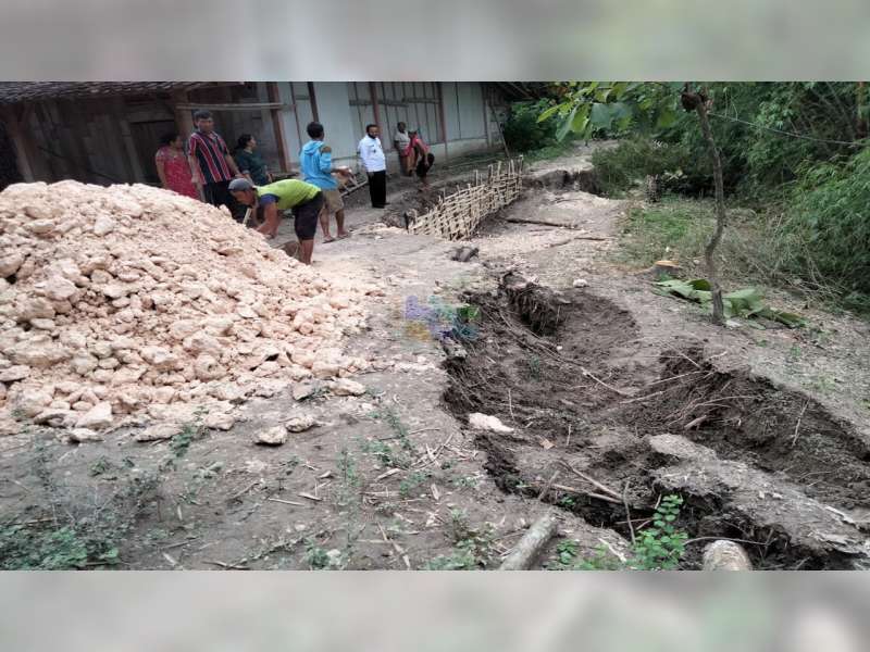 Jalan Poros Desa di Kecamatan Ngasem Bojonegoro Longsor, Aktivitas Warga Terganggu
