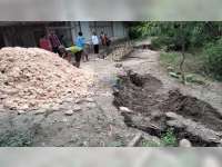 Jalan Poros Desa di Kecamatan Ngasem Bojonegoro Longsor, Aktivitas Warga Terganggu