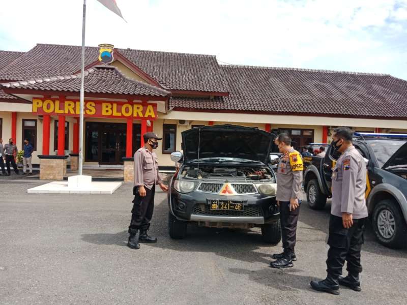 Pastikan Kelaikan Kendaraan Dinas, Kapolres Blora Lakukan Pengecekan