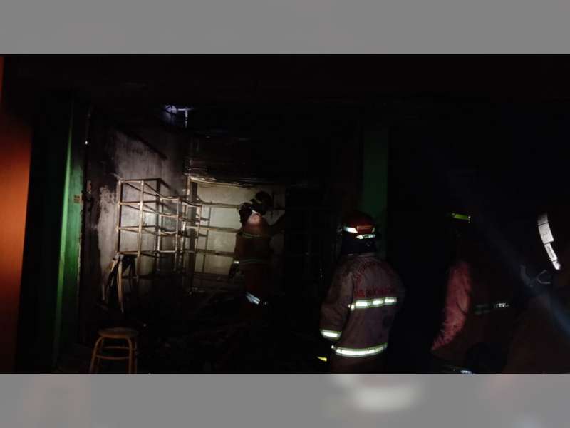Diduga Korsleting Listrik, Toko Elektronik di Pasar Sugihwaras Bojonegoro Ludes Terbakar
