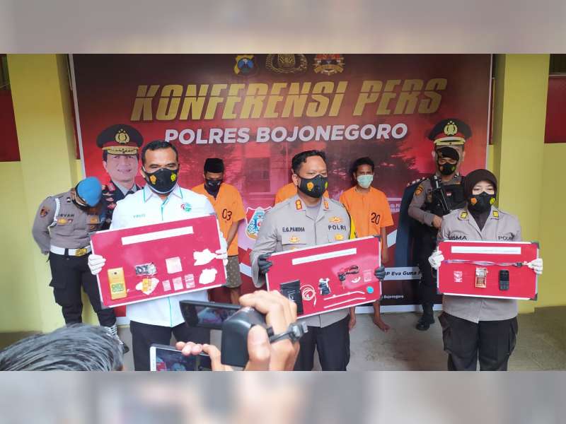 Polisi Bojonegoro Tangkap 1 Orang Pengedar dan 2 Orang Pengguna Narkotika Jenis Sabu-sabu