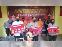Polisi Bojonegoro Tangkap 1 Orang Pengedar dan 2 Orang Pengguna Narkotika Jenis Sabu-sabu