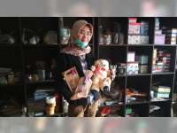 Mahasiswi di Bojonegoro ini Geluti Usaha Cendera Mata Sejak Lulus SMK
