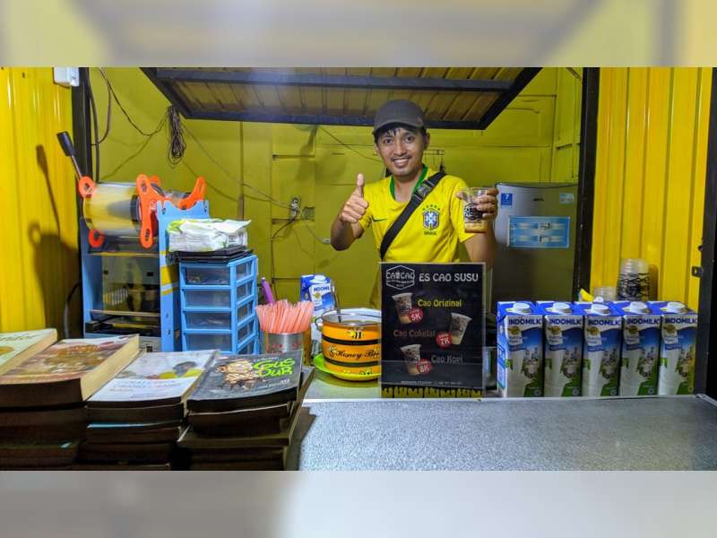 Bosan Jadi Karyawan, Pemuda Bojonegoro Jual Es Cao, Sebulan Omzetnya Belasan Juta