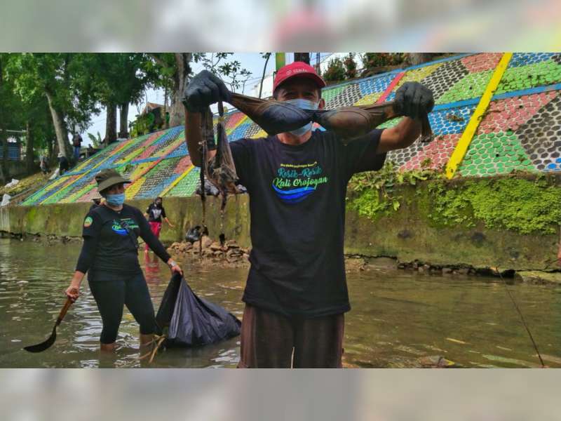 Kali Grojogan Blora Dibersihkan, Ditemukan Sampah 'Kutang'
