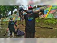 Kali Grojogan Blora Dibersihkan, Ditemukan Sampah 'Kutang'