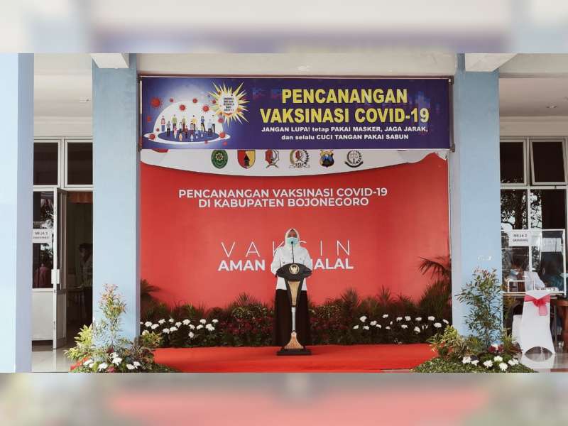 Bupati Anna Muawanah Canangkan Vaksinasi COVID-19 di Kabupaten Bojonegoro