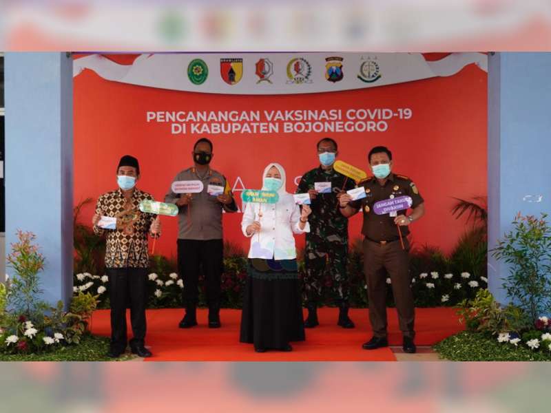 Bupati Bojonegoro Bersama 10 Tokoh Disuntik Vaksin COVID-19 Pertama Kali