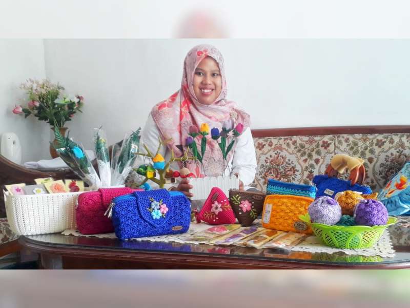 Dampak Pandemi COVID-19, Perajut Asal Banjarejo, Bojonegoro ini Kewalahan Penuhi Pesanan