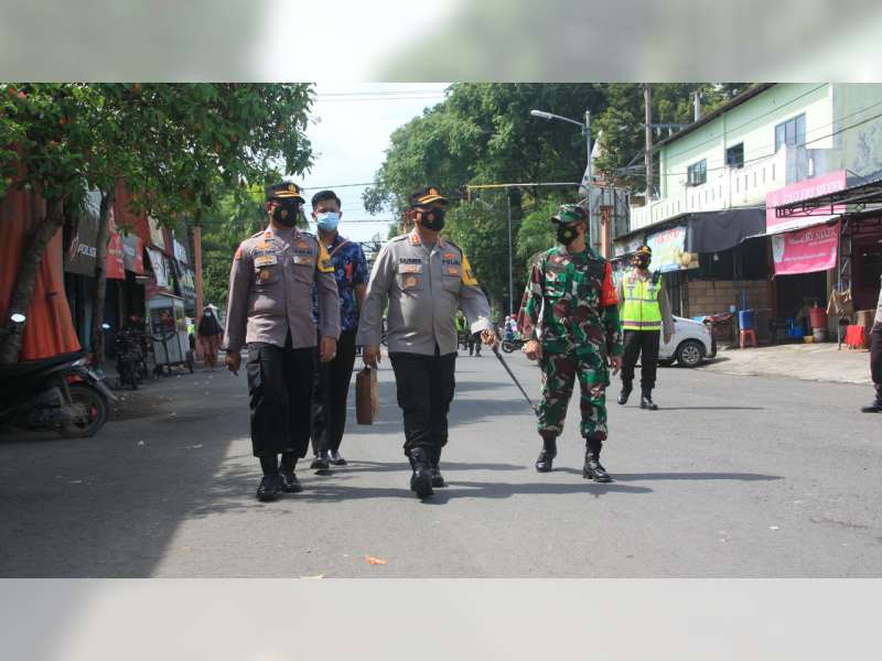 Kapolres Bojonegoro Pantau Penerapan Protokol Kesehatan di Pasar Kota dan Terminal Rajekwesi
