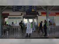 Tekan Penularan COVID-19, Polres Bojonegoro Laksanakan Penyemprotan Disinfektan