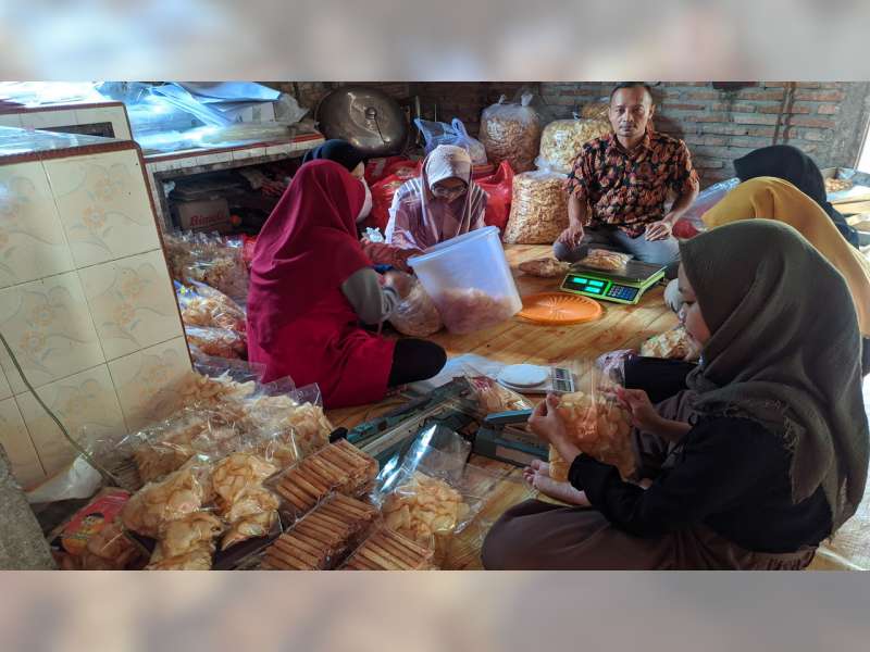 Omzet Pengusaha Camilan Asal Desa Bogo, Kapas, Bojonegoro Ini Puluhan Juta per Bulan