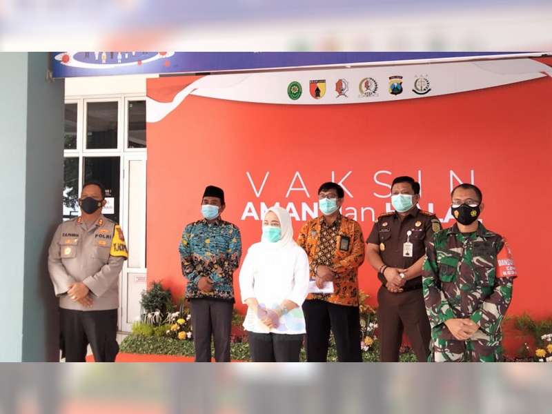 Bupati Bersama 10 Tokoh di Bojonegoro Jalani Vaksinasi COVID-19 Tahap Kedua